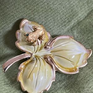 Vtg beaujewels enamel frog pin brooch